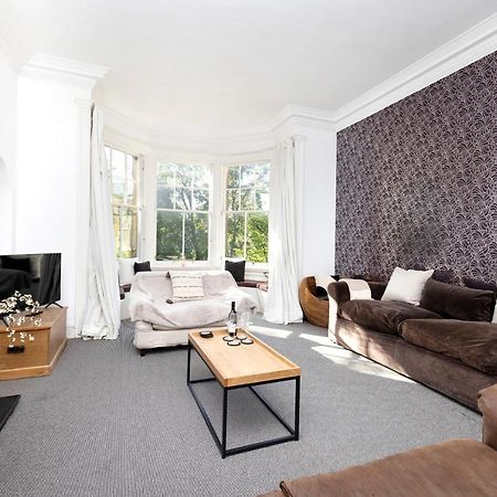 Апартаменты Joivy Delightful Flat With Parking Эдинбург Экстерьер фото