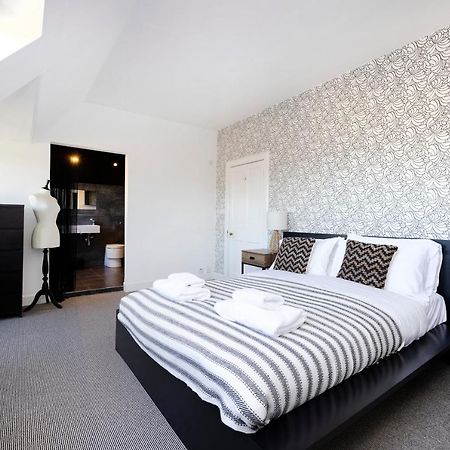 Апартаменты Joivy Delightful Flat With Parking Эдинбург Экстерьер фото