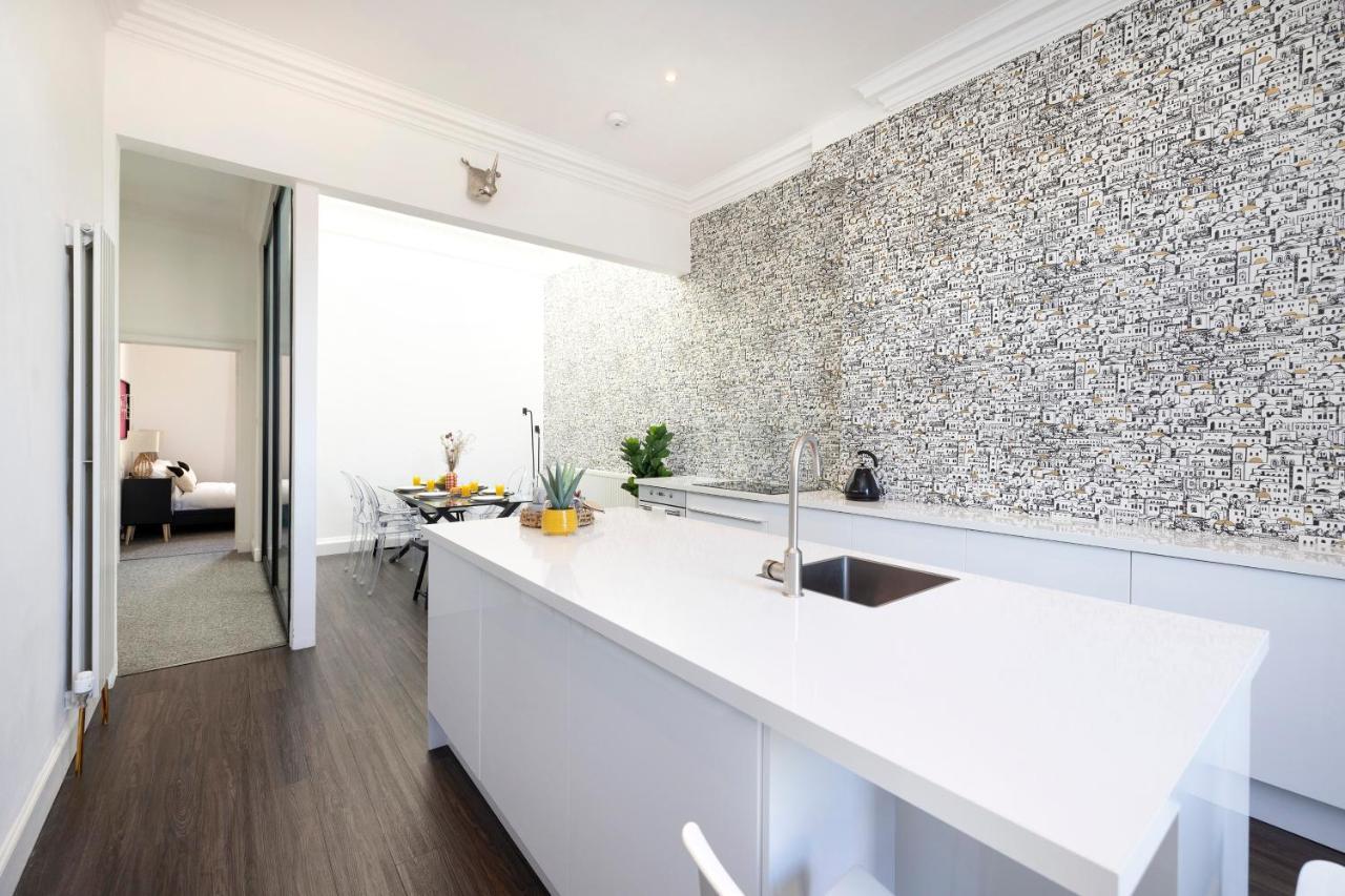 Апартаменты Joivy Delightful Flat With Parking Эдинбург Экстерьер фото