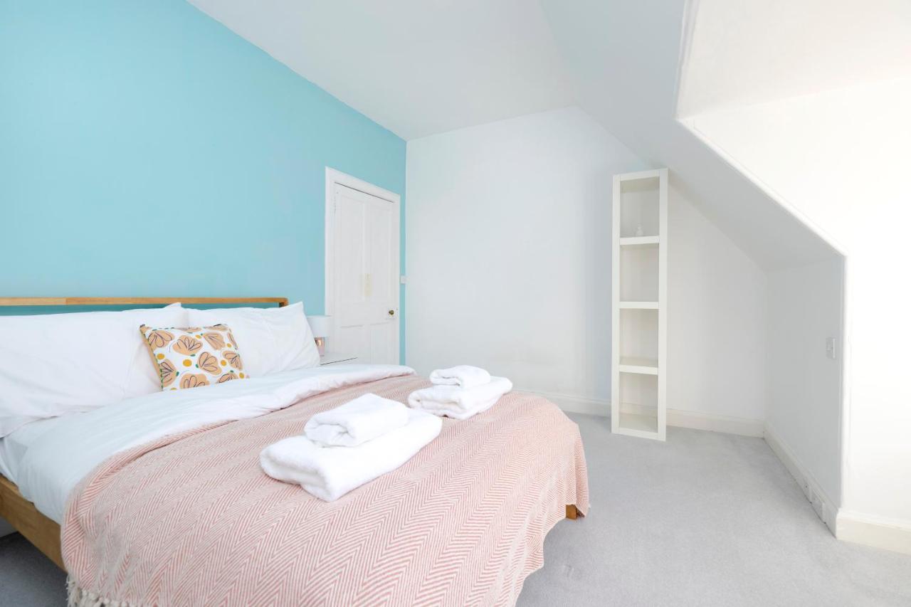 Апартаменты Joivy Delightful Flat With Parking Эдинбург Экстерьер фото
